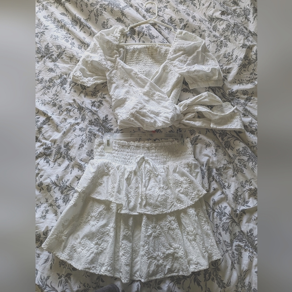 Dee Elly Floral White Skirt Set